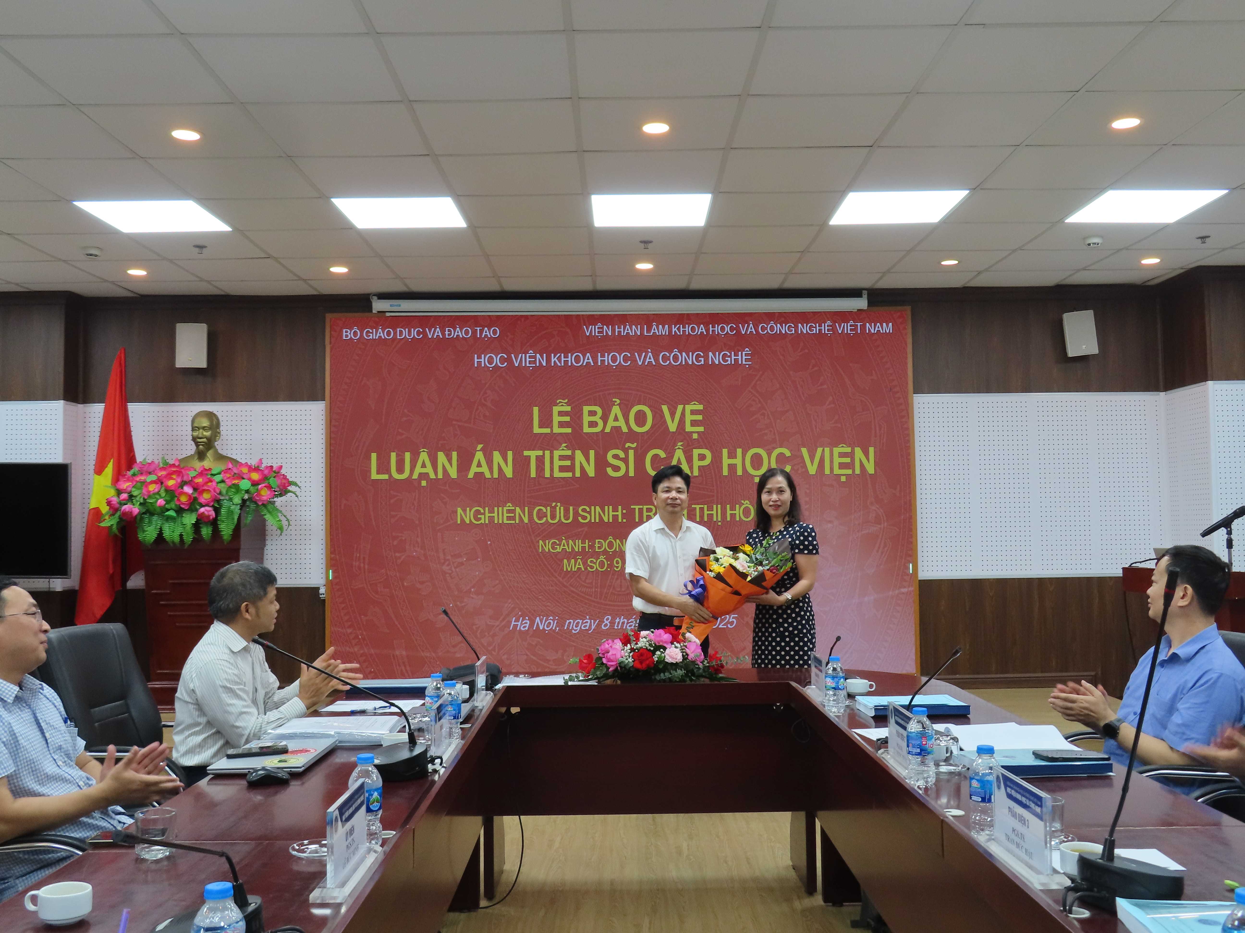 Media\2003_khtn.hdu.edu.vn\FolderFunc\202507\Images/chu-tich-hdt-tang-hoa-hoc-vien-khoa-hoc-va-cong-nghejpg-20250709024848-e.jpg